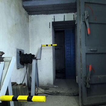 Už se setmělo venku je úplněk.