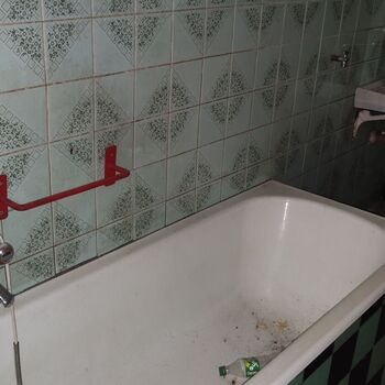 Abandoned farm building_2025