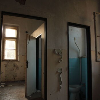 Verlassene Schule der tschechischen Minderheit im Grenzgebiet 2023