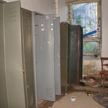 lednička bílé zboží místnost interiér