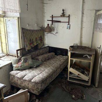 Verlassenes Dorfhaus