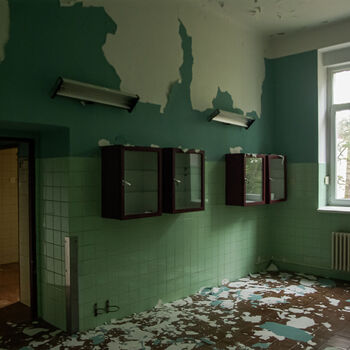 Dead surgery in the middle of a living hospital Dead surgery in the middle of a living hospital