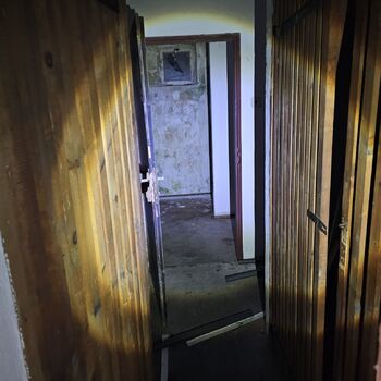 VERLASSENES WOHNHAUS