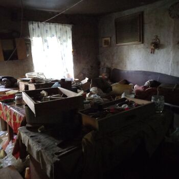 Das Haus, in dem alles hinterlassen wurde Das Haus, in dem alles hinterlassen wurde