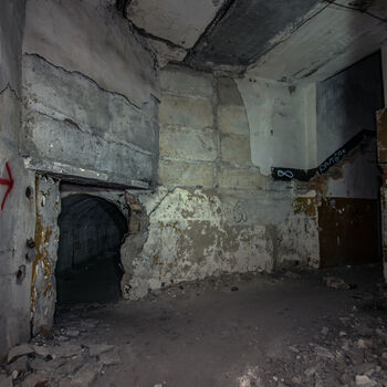 Velitelský bunkr na letišti, starý a nový