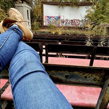 ᴀʙᴀɴᴅᴏɴᴇᴅ ꜱᴜᴍᴍᴇʀ ᴄɪɴᴇᴍᴀ