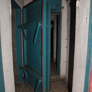 Škoda-Gebäude Nr. 16 mit Überdachung