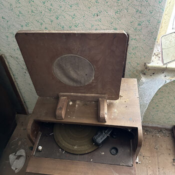 Verlassenes Dorfhaus