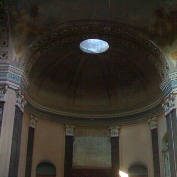 Opuštěný zámek s kaplí na Moravě Opuštěný zámek s kaplí na Moravě