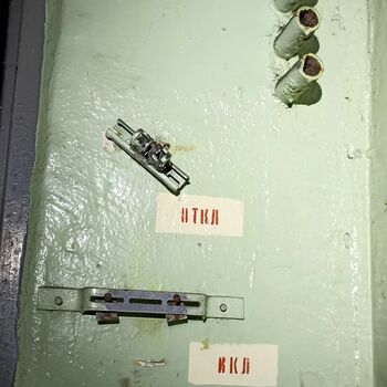 Upevňovací prvek zádržný systém skříňky staré textura grunge západka Upevňovací prvek zádržný systém skříňky staré textura grunge západka