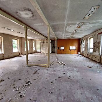 Opuštěná fabrika 2023