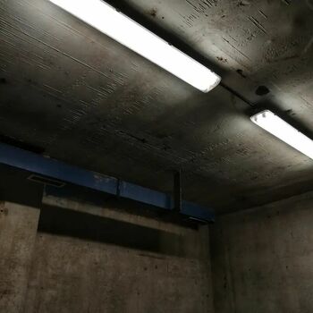 Geheimes Objekt in der Mitte der U-Bahn