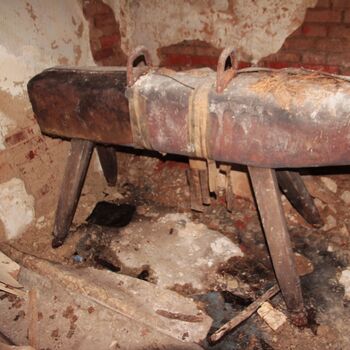 Verlassene Schule der tschechischen Minderheit im Grenzgebiet 2023