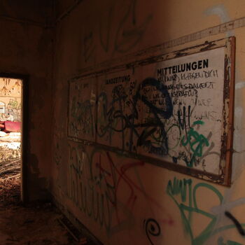 Továrna na tkaní z umělého hedvábí podšívkových materiálů