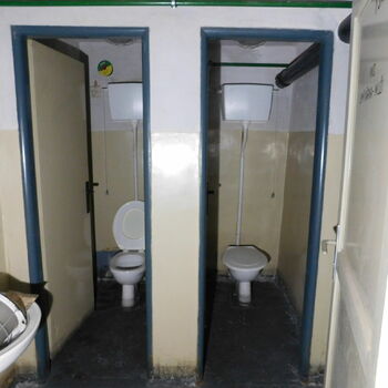 Toaleta místnost koupelna interiér domácí dům koupel vyčistit