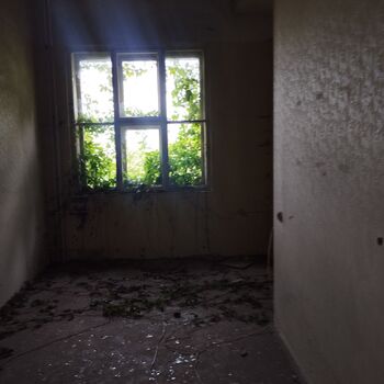 Opuštěná škola / internát