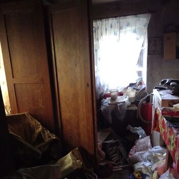 Das Haus, in dem alles hinterlassen wurde Das Haus, in dem alles hinterlassen wurde