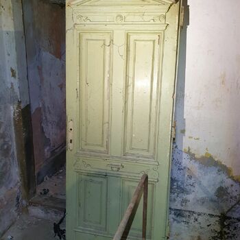 šatní skříň nábytek dveře staré vybavení