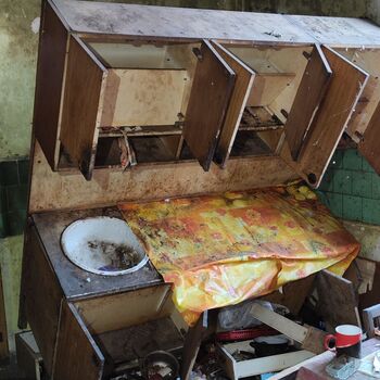 Abandoned farm building_2025