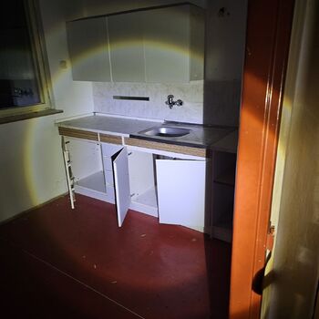 VERLASSENES WOHNHAUS