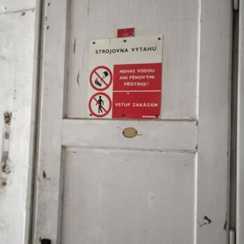 Opuštěná dílna Liaz