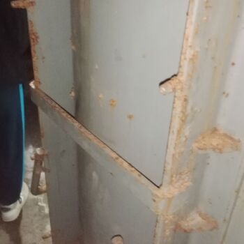 Opuštěný velitelský kryt