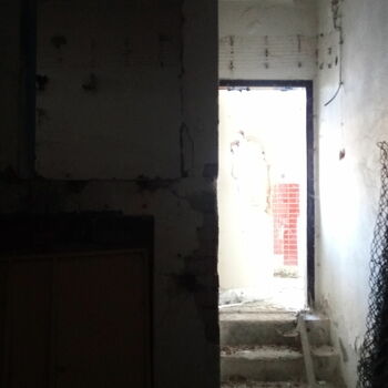 Buňka dveře staré zeď budova Architektura