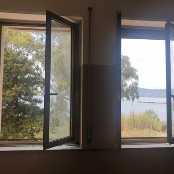 posuvné dveře dveře pohyblivé bariéry bariéra okno interiér