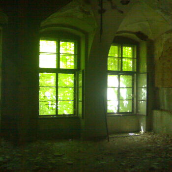 Opuštěný zámek s kaplí na Moravě Opuštěný zámek s kaplí na Moravě