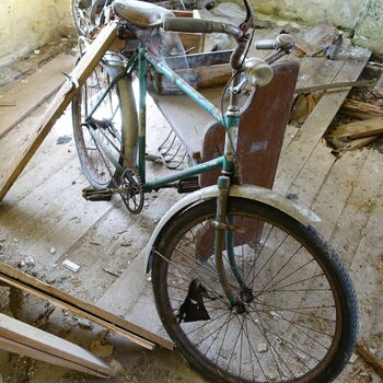 Rozpadající se statek.