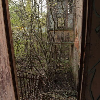 Továrna na tkaní z umělého hedvábí podšívkových materiálů