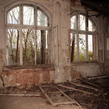 Továrna na tkaní z umělého hedvábí podšívkových materiálů