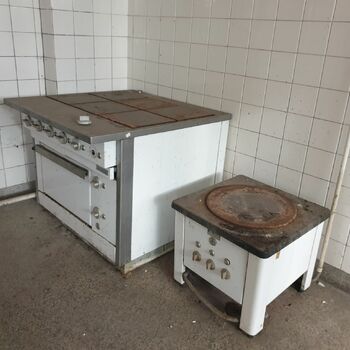 kamna interiér kuchyně domácí místnost dům mikrovlnná trouba moderní nábytek zařízení kuchyňské spotřebiče