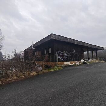 What put an end to this motor lodge? An abandoned motor lodge...