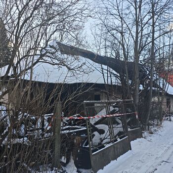 Ausgebrannte Hütte, Standort in der Beschreibung
